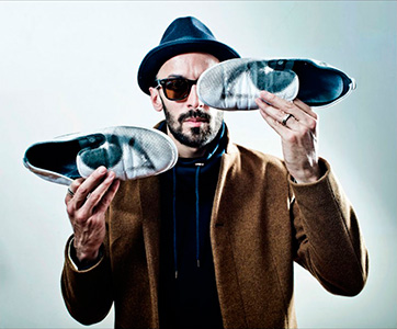 JR